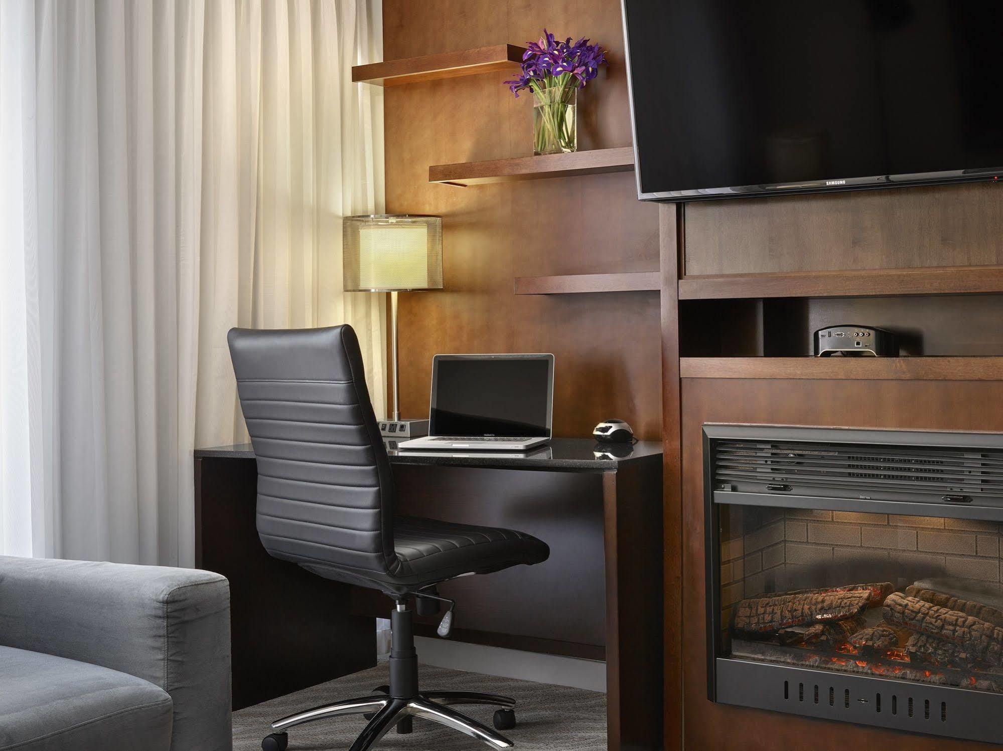 Matrix Hotel Edmonton Extérieur photo