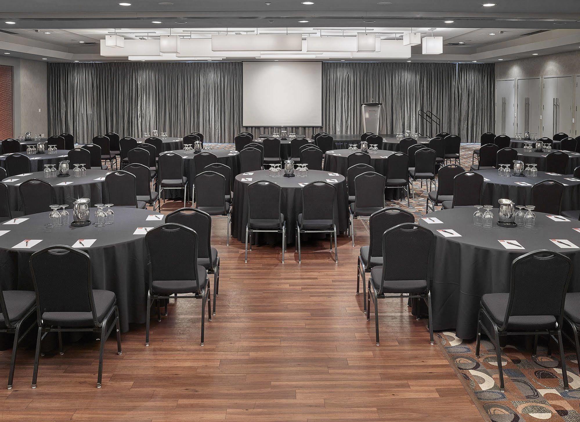 Matrix Hotel Edmonton Extérieur photo