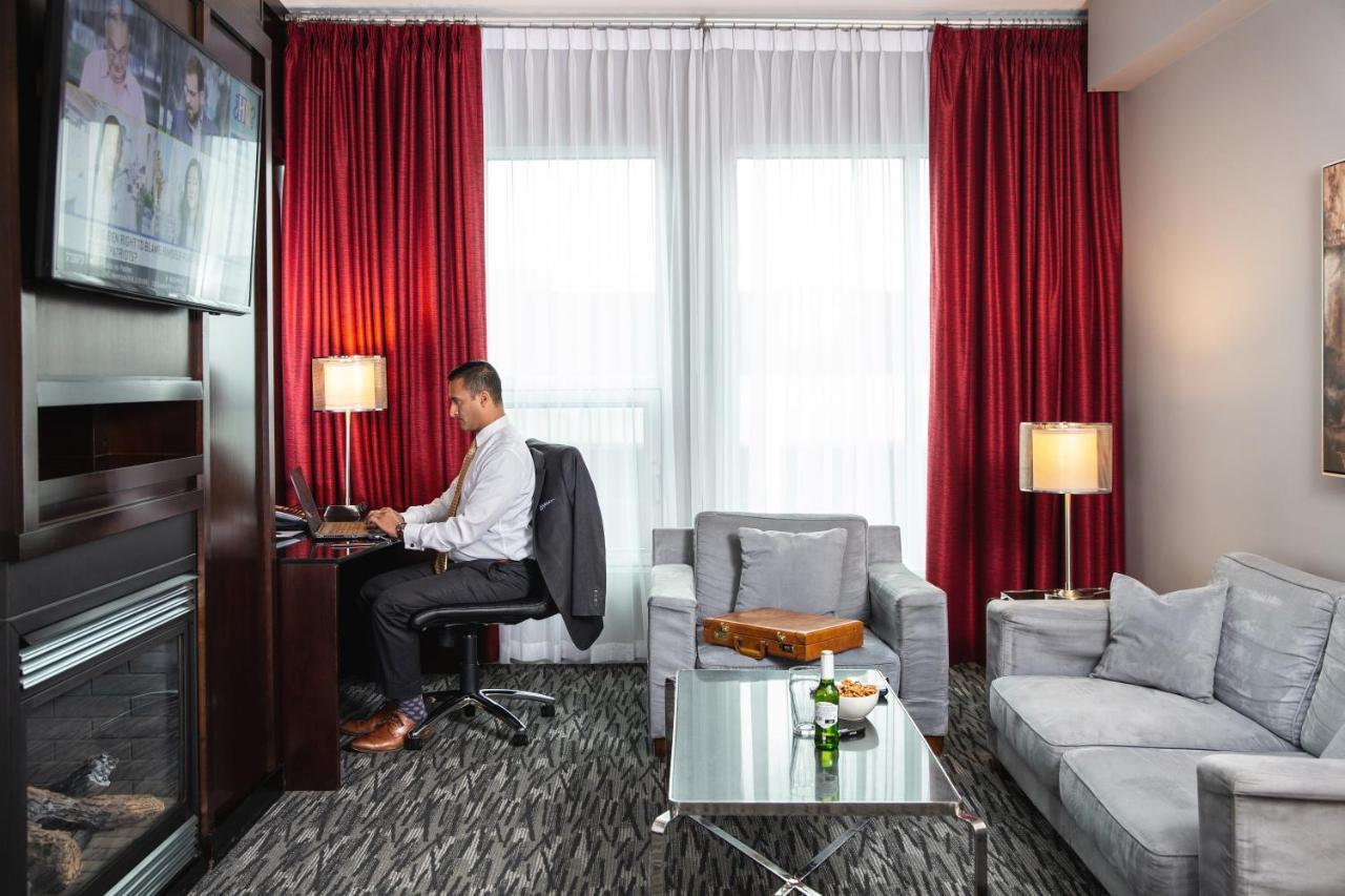 Matrix Hotel Edmonton Extérieur photo