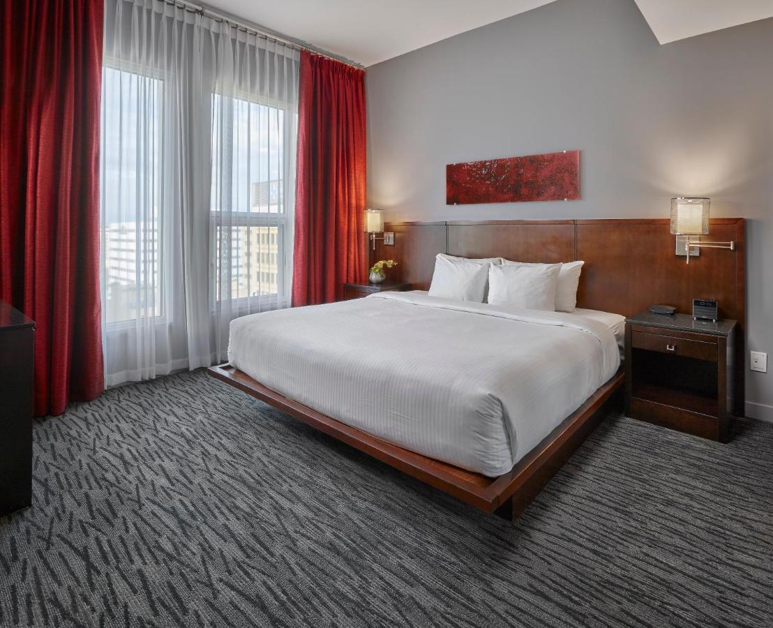 Matrix Hotel Edmonton Extérieur photo